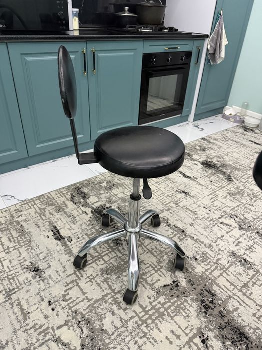 Продается стул для мастера