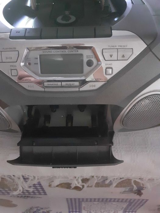 De vinzare radio casetofon cu cd philips 1575