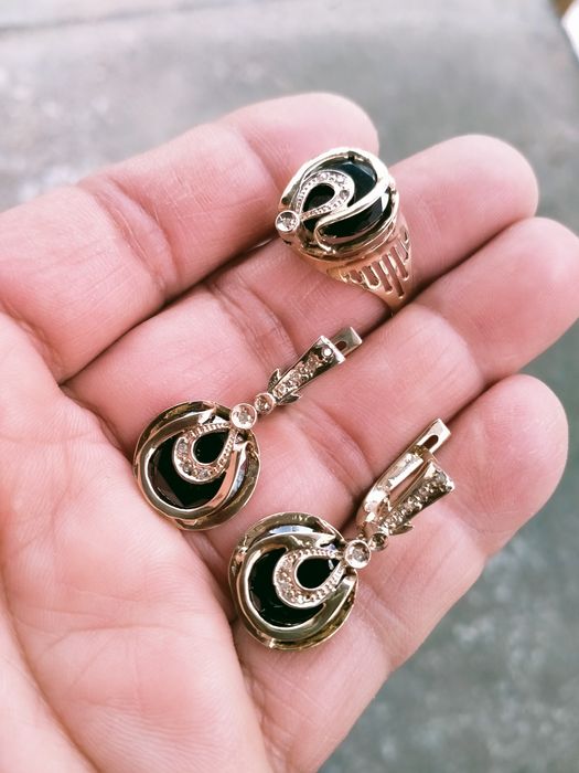 Бриллианты, Жёлтое золото