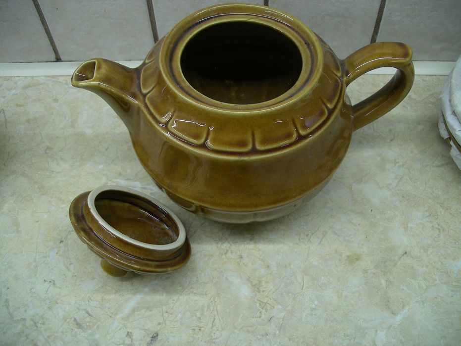 Стар сервиз за кафе и чаи.