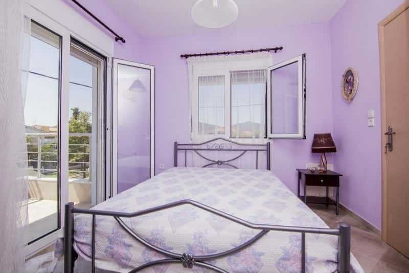 Продава се къща с обща площ 98 м2 и двор 144 м2 в Неа Врасна, Гърция