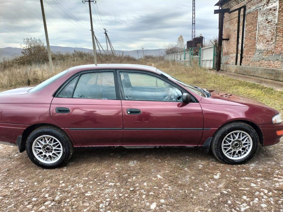 Машина Тойота Карина