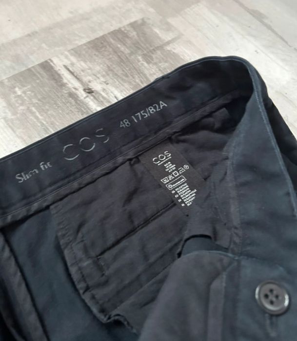 Vând pantaloni COS bărbați, M 90 lei