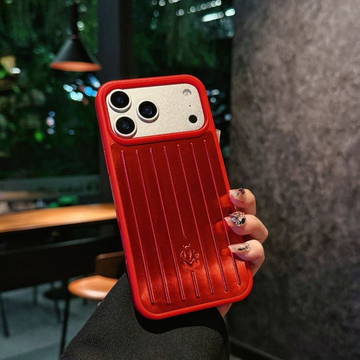 RIMOWA Aluminium Case за iPhone 18 Pro, 17 Pro, 17 Pro Max