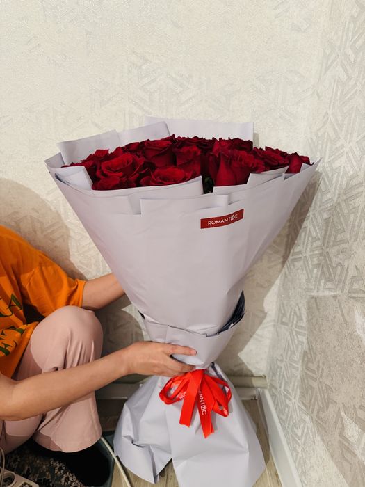 Цветы  роза голландскии 2500