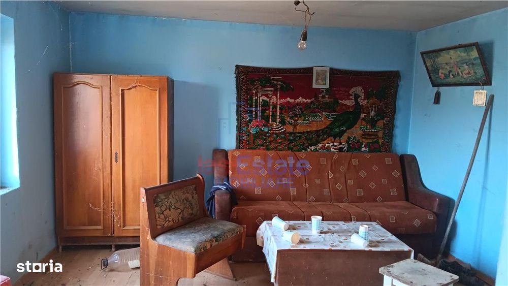 Sat Cercu com Barnova Teren 3000mp cu casa batranesca la str asfaltata