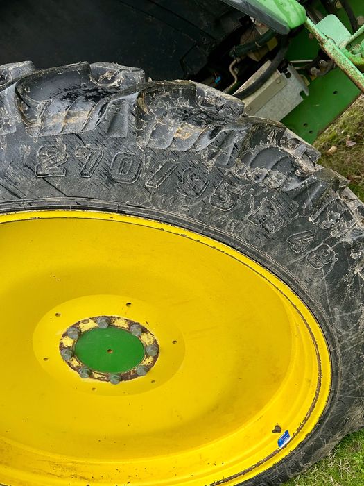Тесни гуми за John Deere
