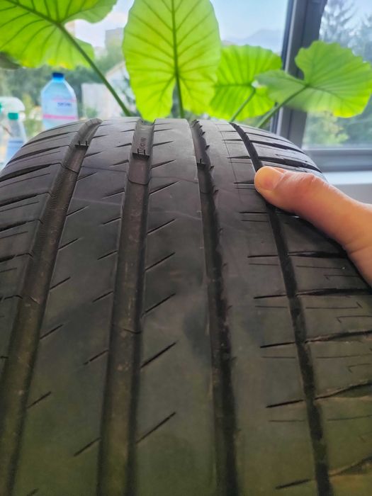 Гума Michelin Pilot Sport 4  размер 235/50/21  DOT 13/23