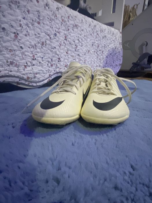 Vand ghte fotbal nike cu crampoane marimea 38