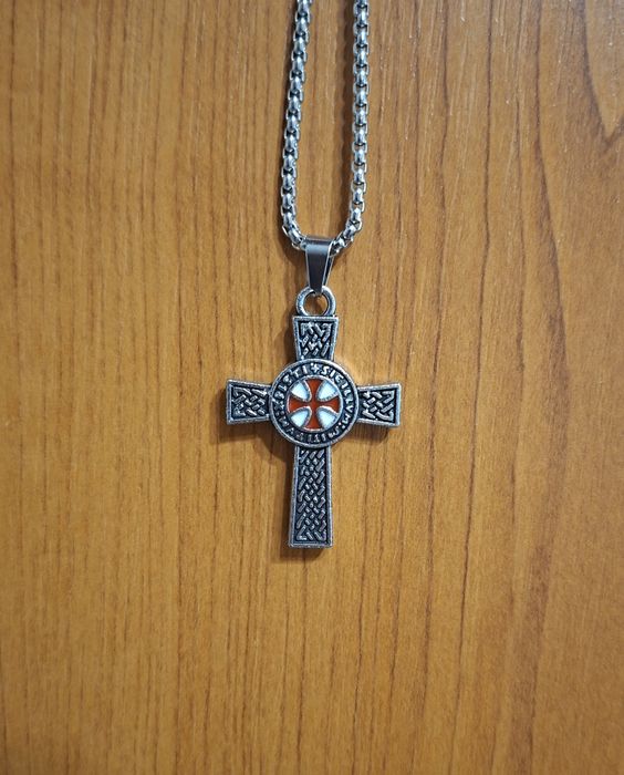 Cruce templieră pandantiv.