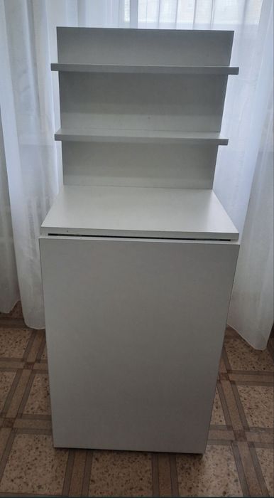 Маникюрный стол продам
