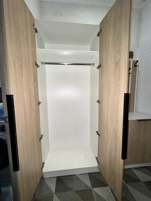 Продам прихожую.