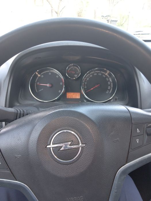 Vând Opel Antara