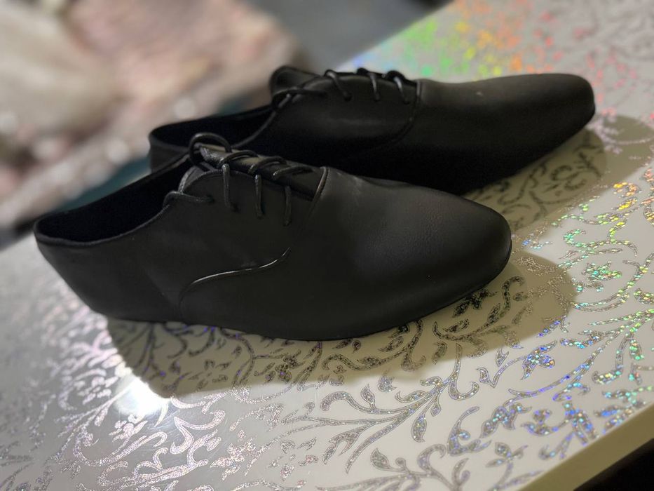 Подам женскую обувь.