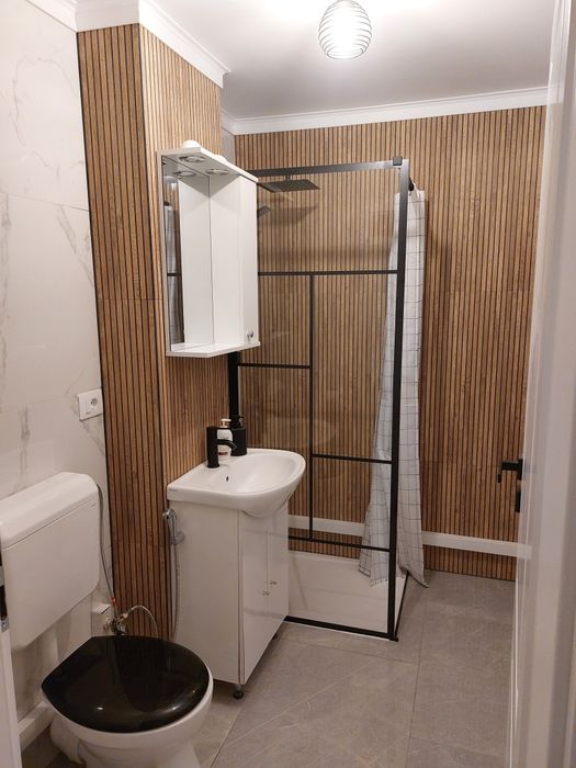 Apartament cu 2 camere de închiriat ,  recent renovat si utilat.