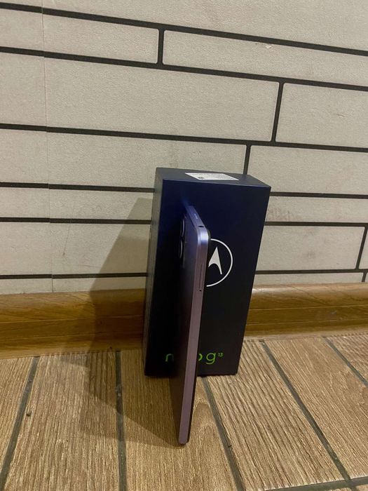 Motorola g13- запазен