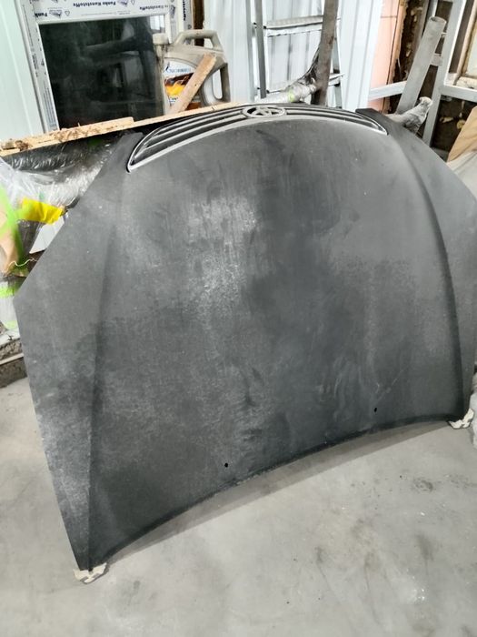 Продам капот черный Камри