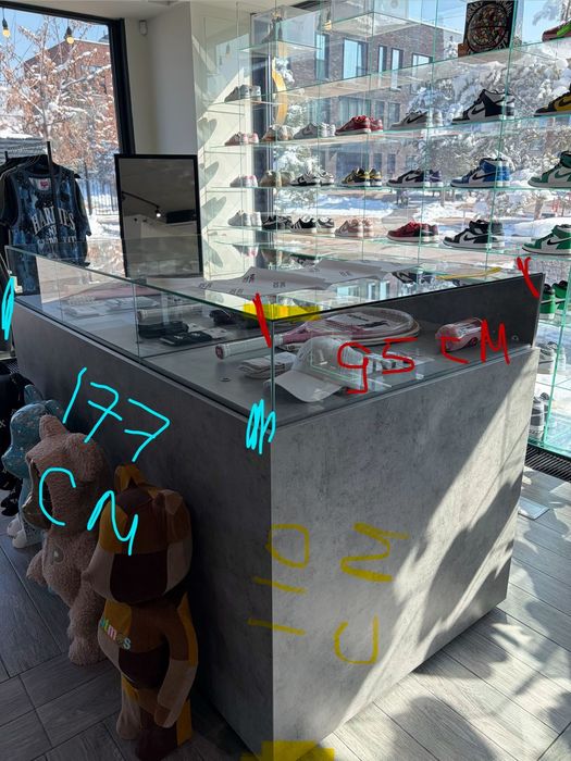 Продам стол витрину (островок)