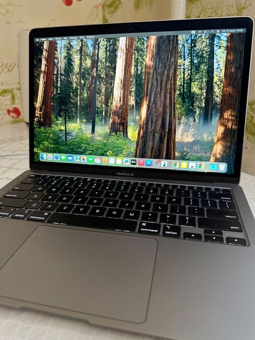 Продам macbook air 13 i3