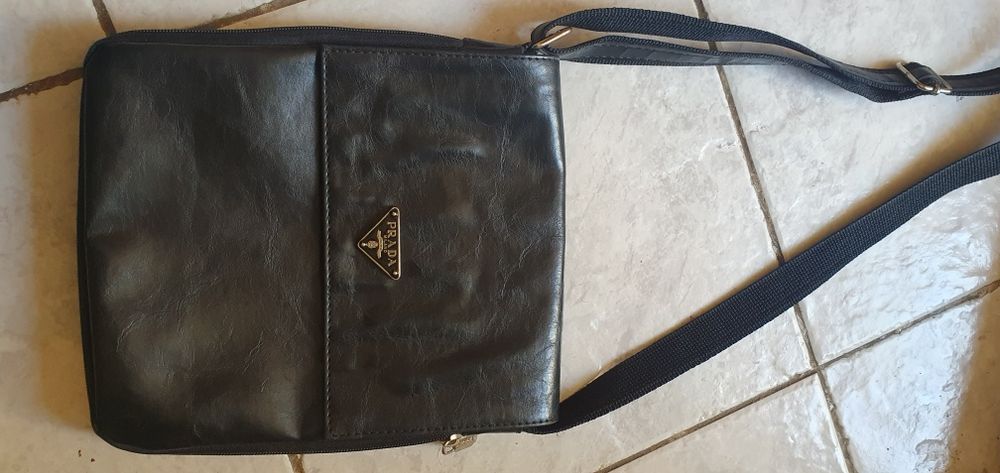 Мъжка чантичка  Prada