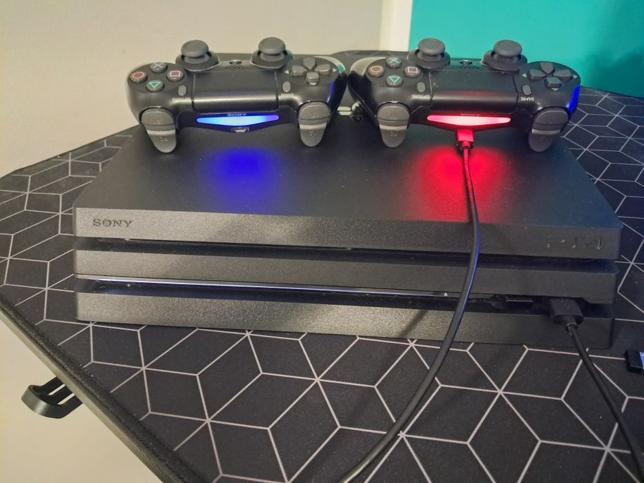 Playstation PS4PRO.   1 tera
