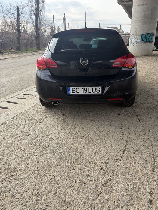 Opel Astra 1.4 benzina 2012
