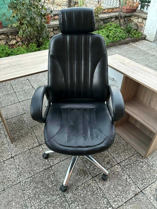 Ергономичен офис стол с люлеещ механизъм