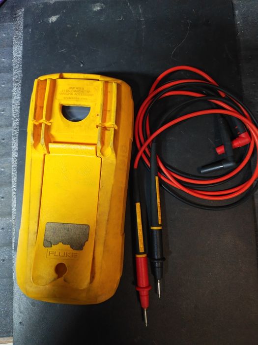 Aparat de măsură FLUKE 28II:
Tensiune si intensitate True-RMS pentru m