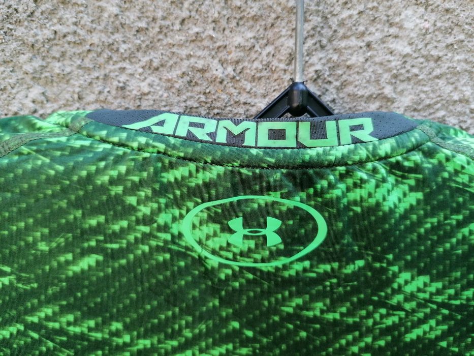 Продавам чисто нова бързосъхнеща тениска Under Armour
