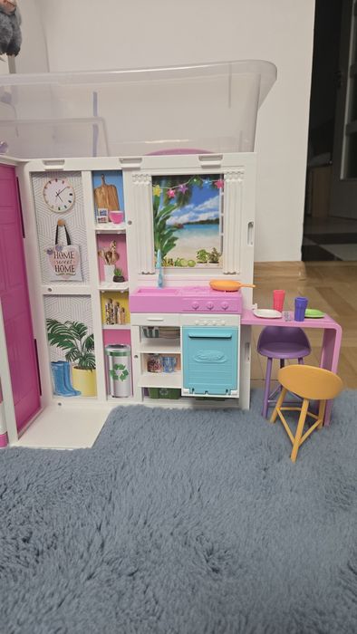 Casa lui Barbie cu accesorii