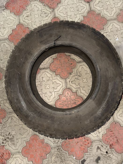 Продам зимние шины 215/70/R16