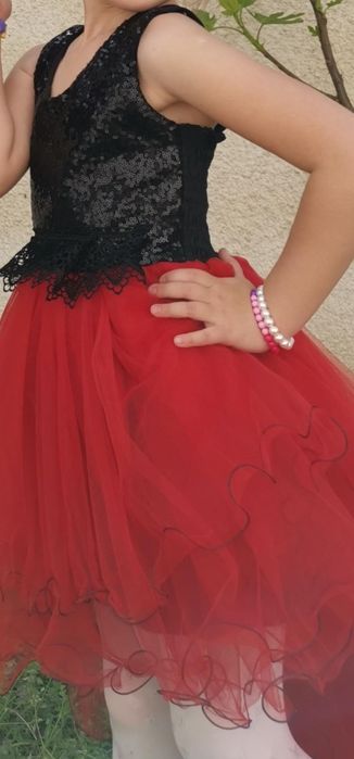 Рокля с пайети за принцеси