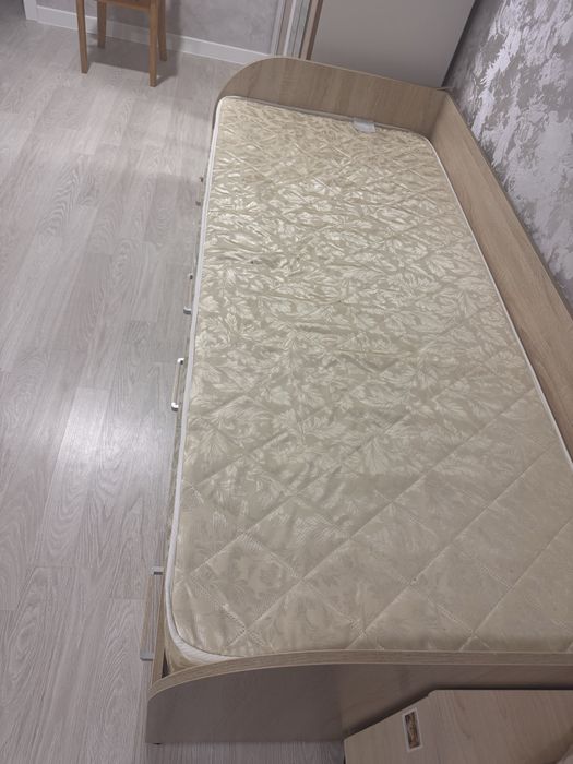 Кровати с матрасами 2 шт