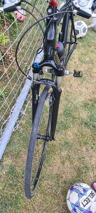 Vând cursiera full carbon