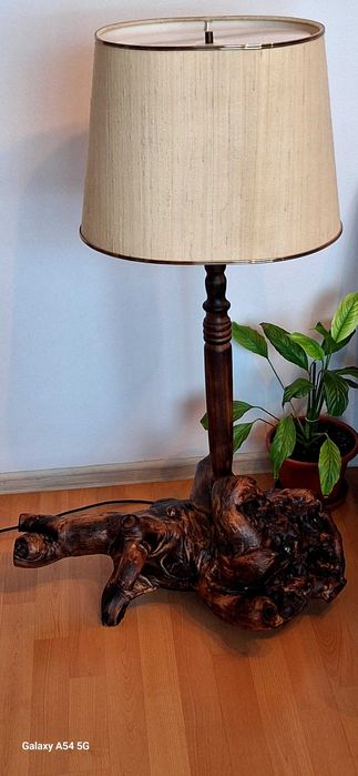 Стояща лампа от корен на слива