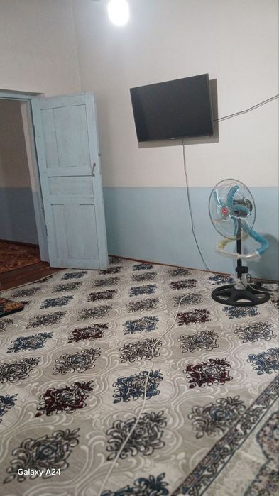 Angor tumani Qorasuvda hovlili uy sotiladi