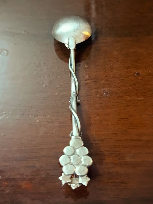 Серебряная чайная ложка с янтарем. СССР