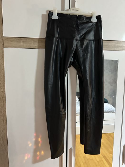 Кожен панталон тип клин – еластичен и удобен