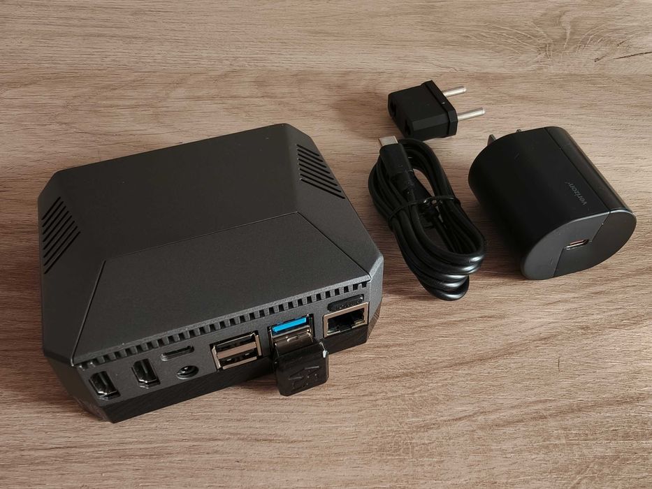 Mini PC - Raspberry Pi 4 Model B 4GB + кутия Argon One M.2 + SSD 120GB