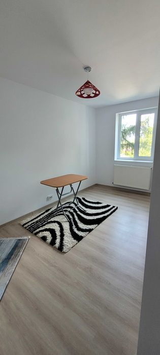 Vand apartament 3 camere Zona V-uri