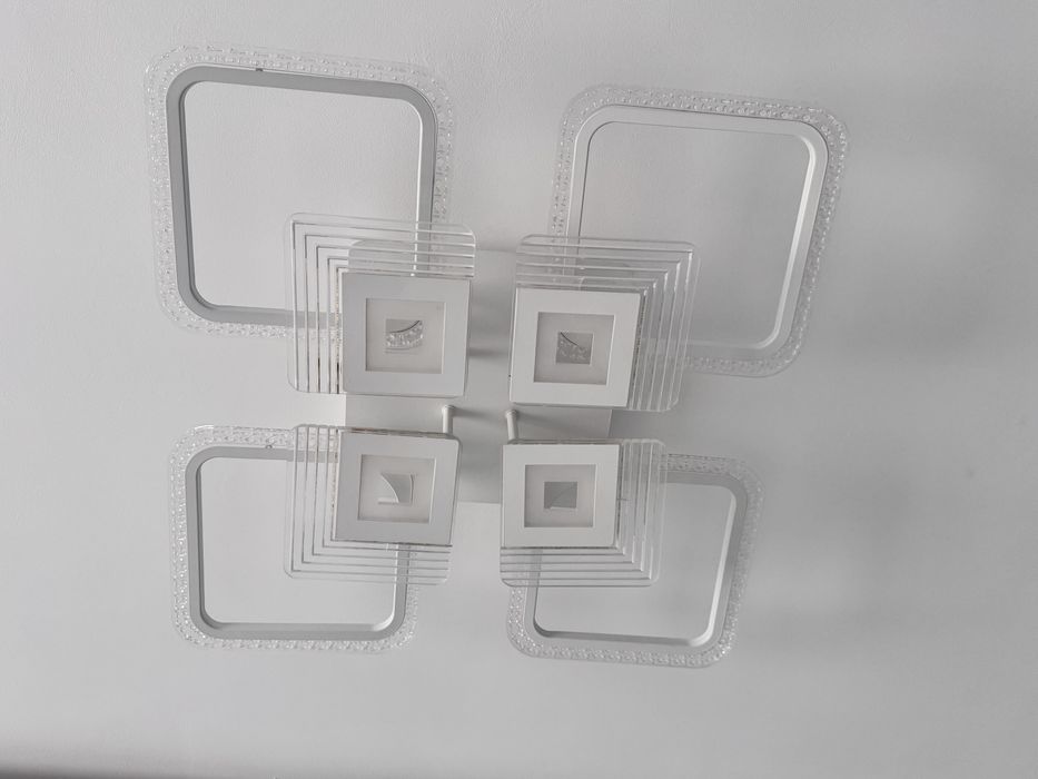 Продам потолочные люстры