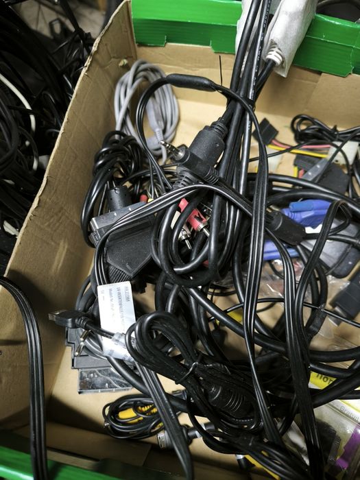 Cabluri VGA usb Av video scart adaptoare