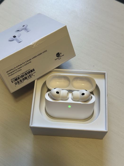 Apple AirPods Pro 3 (Pachet complet cu cutie și accesorii)