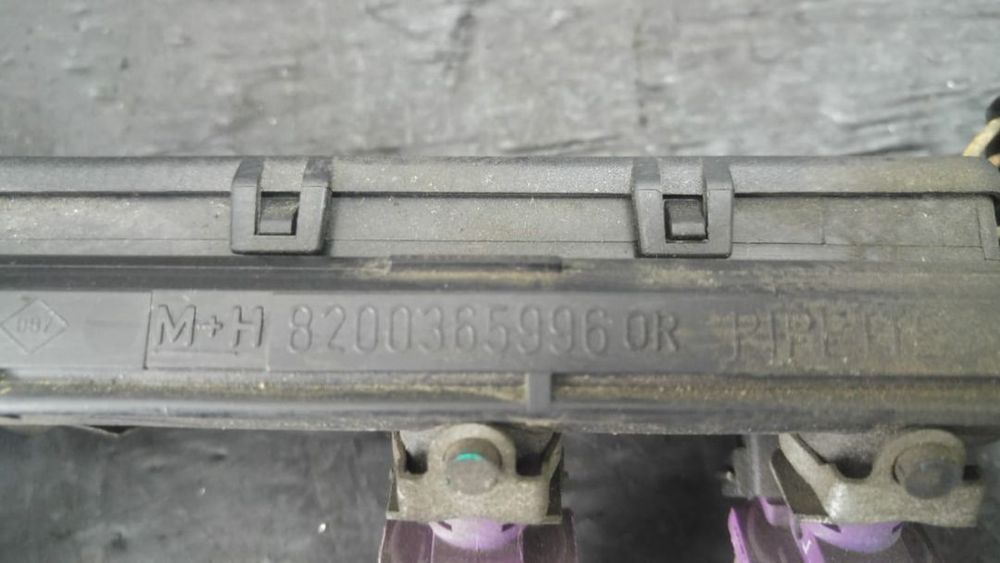 rampa cu injectoare renault clio 2 1.2 b d7fg726  8200365996