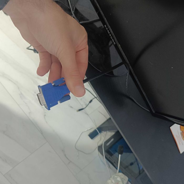 Продава се геймърски компютър на части  + 22" Full HD монитор Samsung