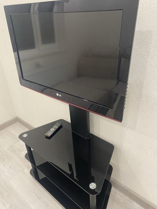 Телевизор с подставкой