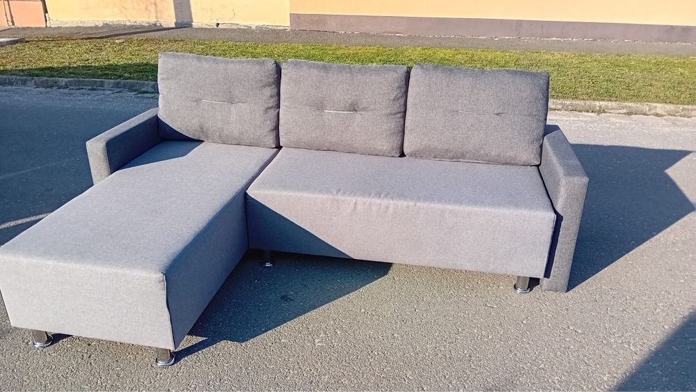 Coltar extensibil cu loc pentru haine