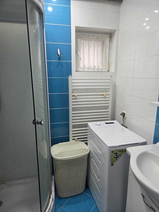 Ofer spre închiriere apartament cu 2 camere situat în Arad, zona UTA, complexul ARED, bloc R5, etaj 1.