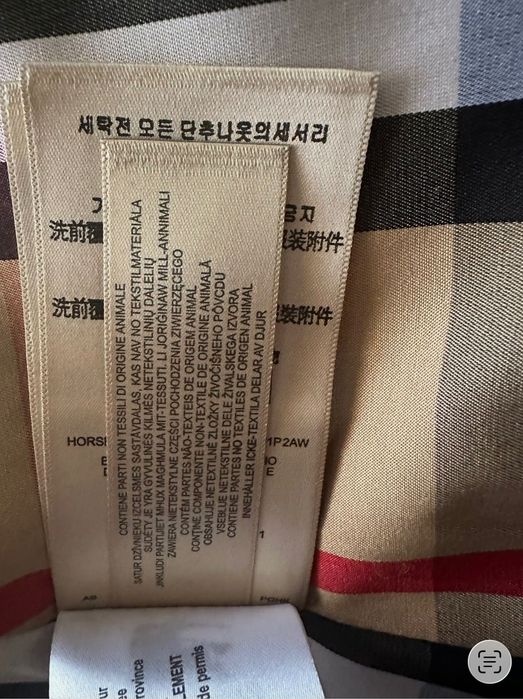 Trench Burberry, măsura S, model deosebit!