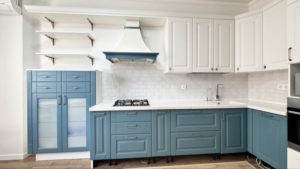 Кухнанная мебель с техникой